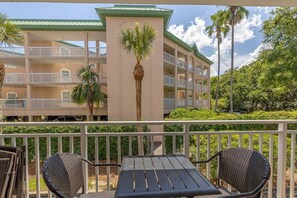 Outdoor dining - Oceanfront and Great Amenities! (Saint Simons Island)