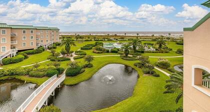 Beachfront Condo, Room for Multiple Families!