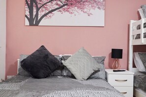 4 bedrooms, iron/ironing board, free WiFi, bed sheets