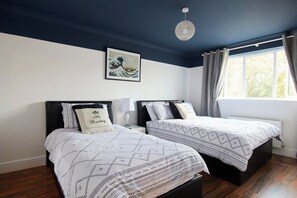 4 Schlafzimmer, Bügeleisen/Bügelbrett, kostenloses WLAN, Bettwäsche