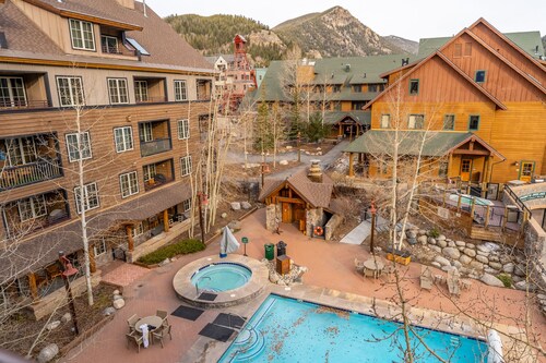 River Run Condo w/ Scenic Mountains Views; Steps from Gondola, Shops & Dining