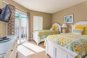 2 bedrooms, iron/ironing board, free WiFi, bed sheets - Spacious Oceanfront Condominium (Saint Simons Island)