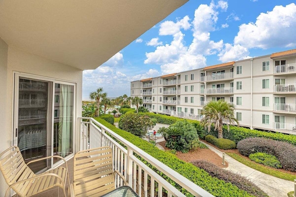 Beach Club 214 - Private Balcony