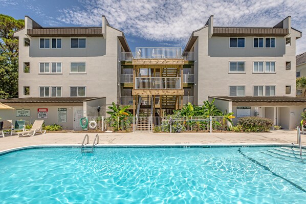 Pool - Bring Your Pet to The Beach! Oceanfront Condo (Saint Simons Island)