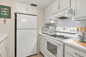 Coffee/tea maker, fridge, microwave, oven - Bring Your Pet to The Beach! Oceanfront Condo (Saint Simons Island)