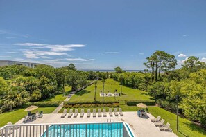 Pool - Bring Your Pet to The Beach! Oceanfront Condo (Saint Simons Island)