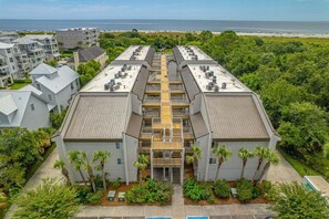 Exterior - Bring Your Pet to The Beach! Oceanfront Condo (Saint Simons Island)