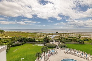 Terrace/patio - Oceanfront Condo with community pool! (Saint Simons Island)