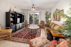 TV - Steps to Beach and Pool (Saint Simons Island)