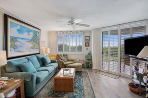 TV - Oceanfront Condominium with Great Amenities! (Saint Simons Island)