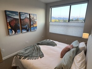 1 slaapkamer, een bureau, een strijkplank/strijkijzer, wifi