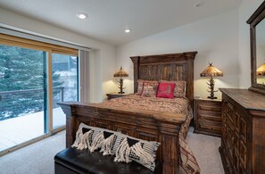 3 bedrooms, iron/ironing board, Internet, bed sheets - Quandary Vista Townhome: Private Hot Tub, Incredible Mountain Views (Breckenridge)