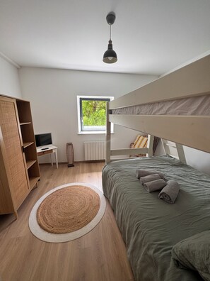 3 chambres, bureau, fer et planche à repasser, Wi-Fi gratuit