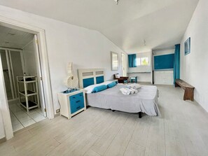 6 bedrooms, iron/ironing board, free WiFi