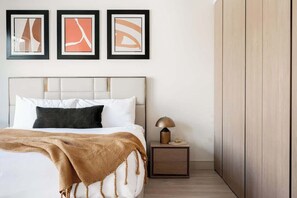2 habitaciones, escritorio, tabla de planchar con plancha y wifi 