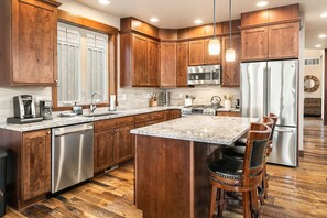 冰箱、微波炉、烤箱、炉灶