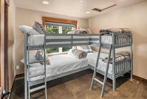 4 chambres, fer et planche à repasser, lit parapluie, Wi-Fi gratuit