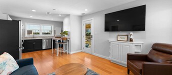 Beach Cottage - excellent Gulf Shores location with easy beach access