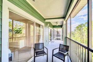 Terrace/patio - Family-Friendly Condo with Pool & Sauna (Winter Garden)