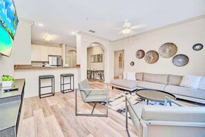 TV - Family-Friendly Condo with Pool & Sauna (Winter Garden)