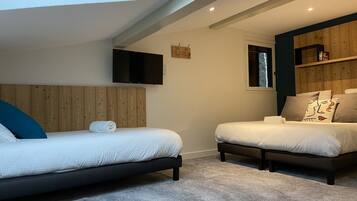Panoramic Apartment, 2 Bedrooms, Non Smoking | 3 bedrooms, travel cot, free WiFi, bed sheets