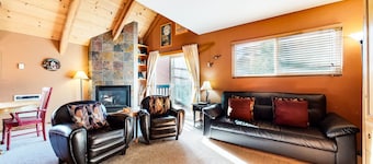 Mammoth View Villas 3 Walk to Village Gondola, Cozy Mountain Cabin in Forest Setting by RedAwning