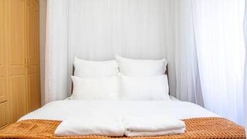 Cottage | 2 bedrooms, iron/ironing board, free WiFi, bed sheets