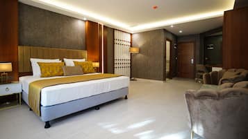 Deluxe Room | Premium bedding, minibar, in-room safe, desk