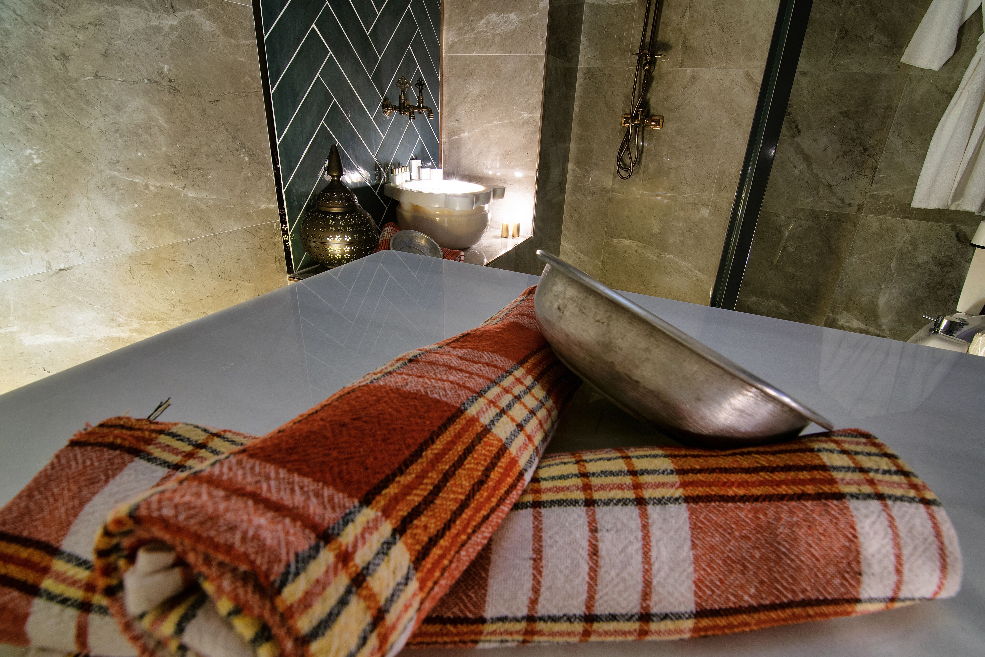 sauna, steam room, hot springs/mineral springs, deep-tissue massages