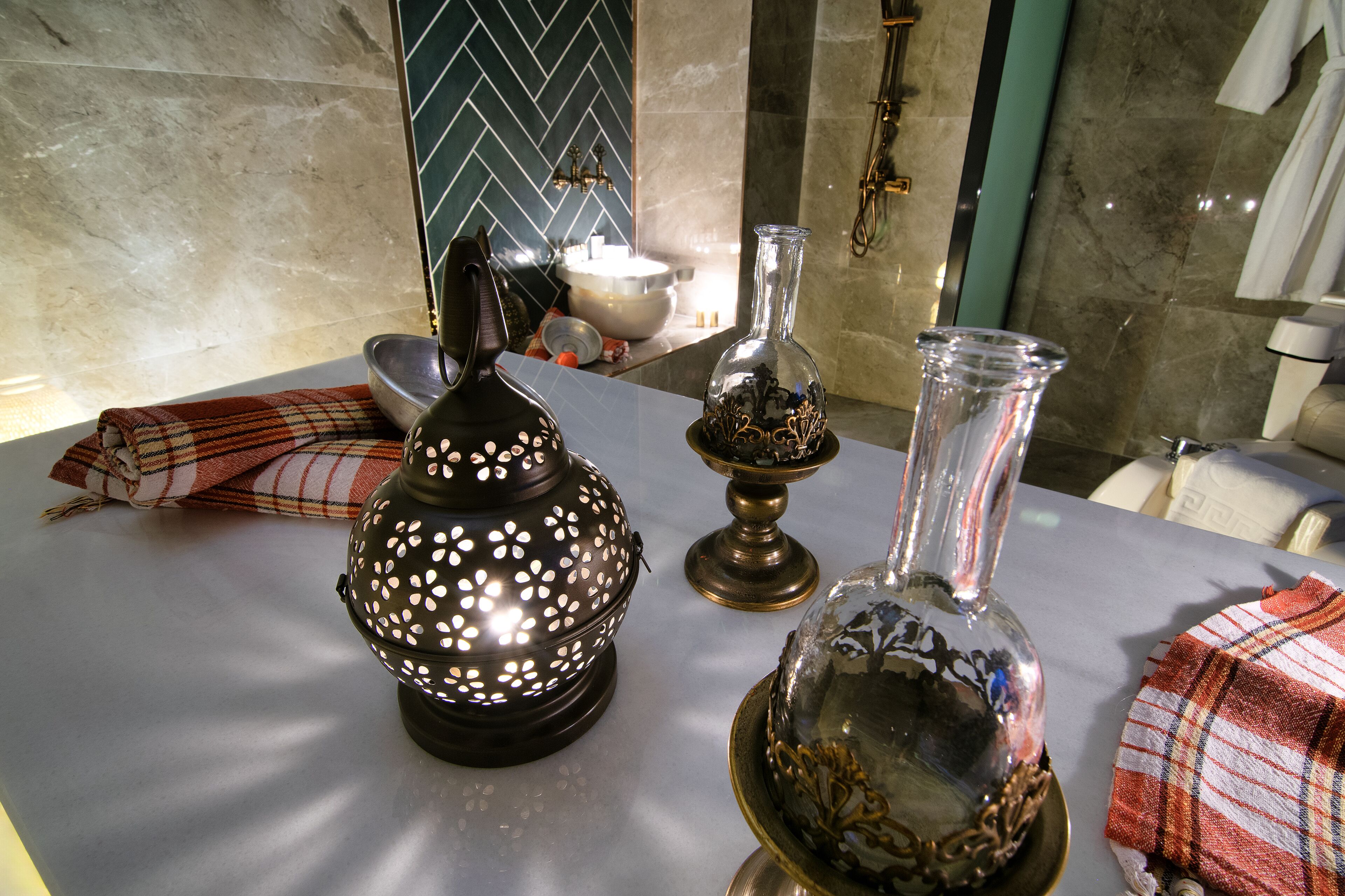 sauna, steam room, hot springs/mineral springs, deep-tissue massages