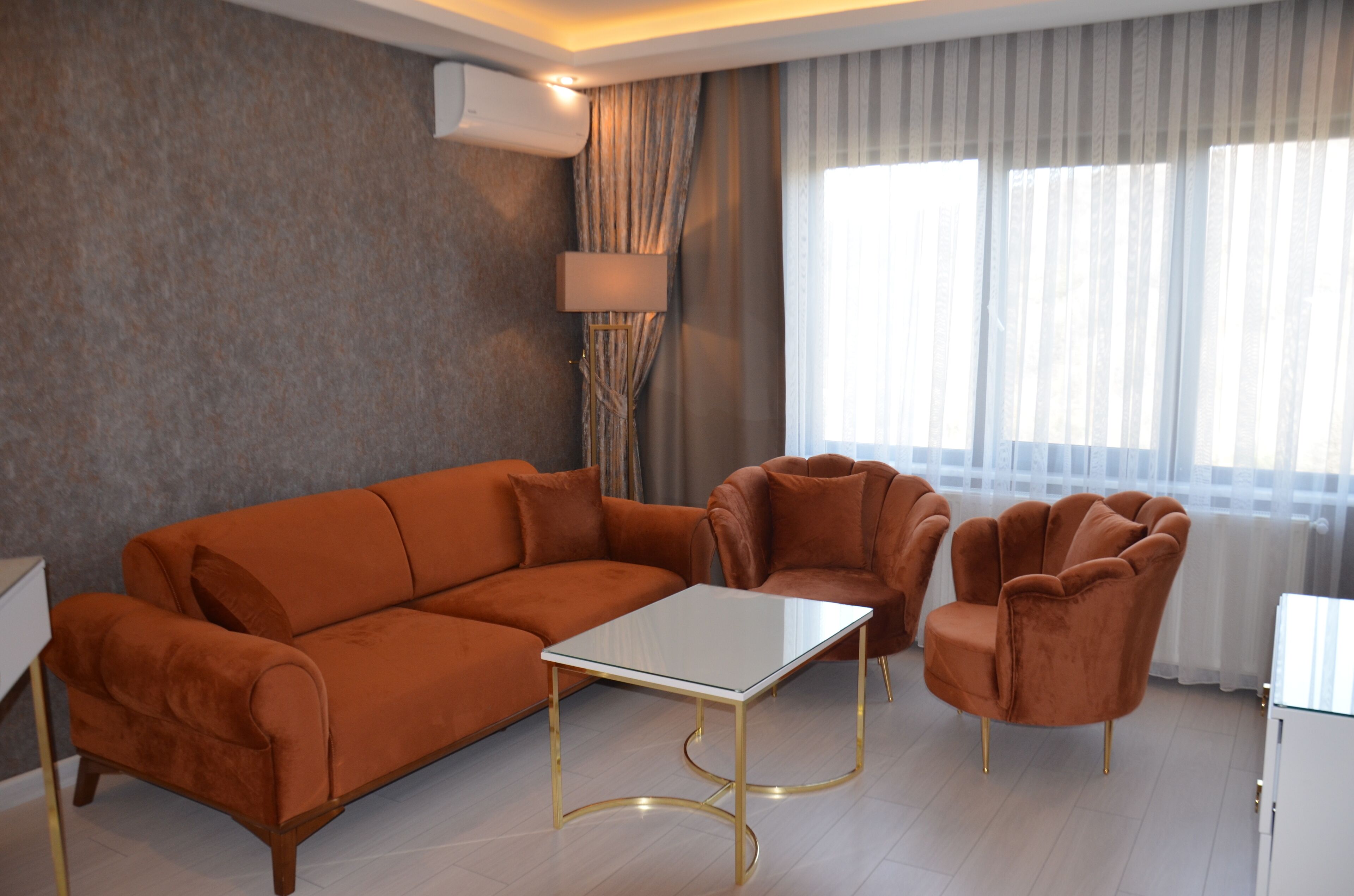 family room with jacuzzi | 1 bedroom, premium bedding, minibar, in-room safe