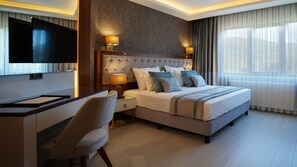 King Suite Room with Jacuzzi and Sauna