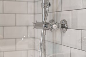 Standard Single Room | Bathroom | Shower, rainfall showerhead, designer toiletries, hair dryer