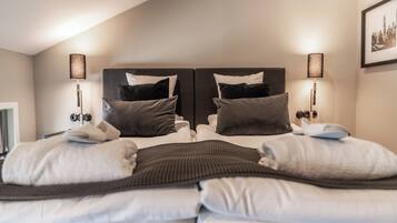 Hypo-allergenic bedding, desk, laptop workspace, free WiFi