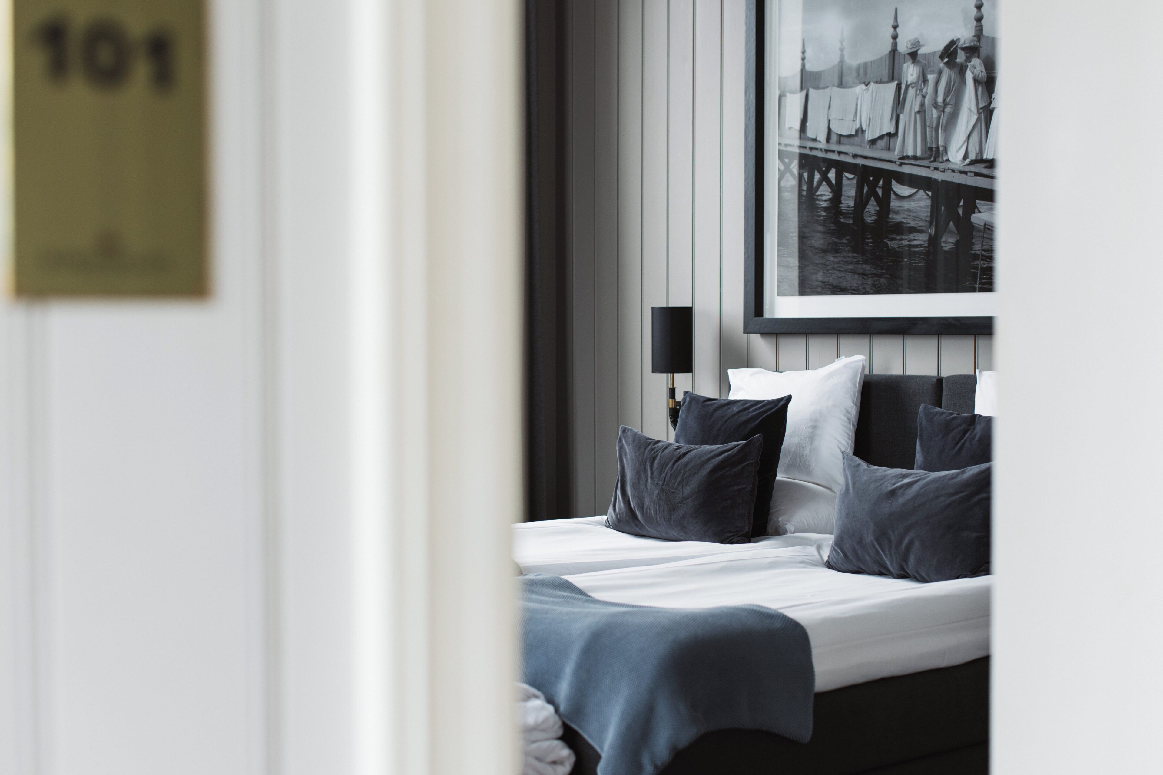 Suite, Sea View | Hypo-allergenic bedding, desk, laptop workspace, free WiFi