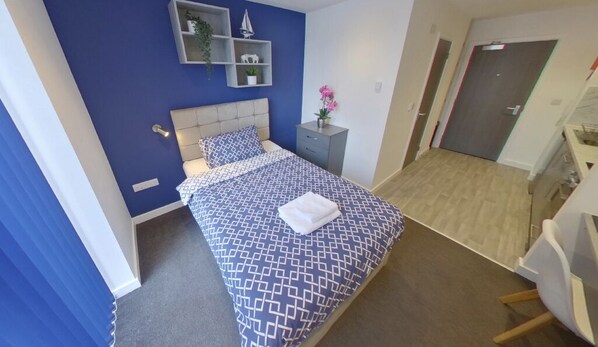 1 chambre, bureau, fer et planche à repasser, Wi-Fi gratuit