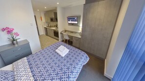 1 chambre, bureau, fer et planche à repasser, Wi-Fi gratuit