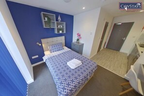 1 habitación, escritorio, wifi gratis y ropa de cama