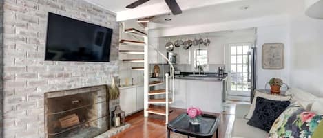 TV, fireplace