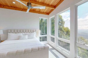 3 bedrooms, desk, iron/ironing board, free WiFi - Sky-High Mountain Luxury w/ Jaw dropping Views (Candler)