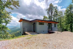 Exterior - Sky-High Mountain Luxury w/ Jaw dropping Views (Candler)