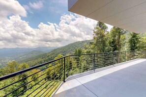 Property grounds - Sky-High Mountain Luxury w/ Jaw dropping Views (Candler)