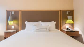 Habitación, 1 cama King size | Caja de seguridad en la habitación y escritorio