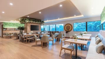 2 ristoranti, aperti a colazione