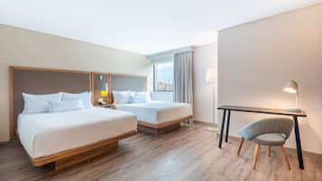 Habitación, 2 camas Queen size | Caja de seguridad en la habitación y escritorio