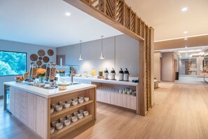 Tägliches inbegriffenes kontinentales Frühstück