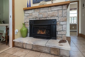 Interior - Cozy Shore House, Beach on one side, Bay on the other side (Strathmere)
