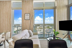 Televisión y oficina 