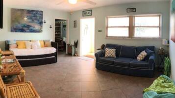 TV, Hulu, streaming services