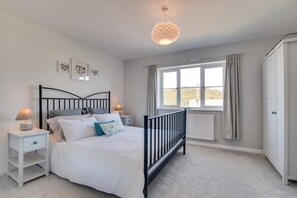 4 Schlafzimmer, Bügeleisen/Bügelbrett, Reisekinderbett, kostenloses WLAN